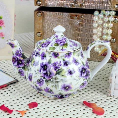 Bone china kettle European luxury household teapot coffee pot ceramic creative kettle gift
Bone china kettle European luxury household teapot coffee pot ceramic creative kettle gift