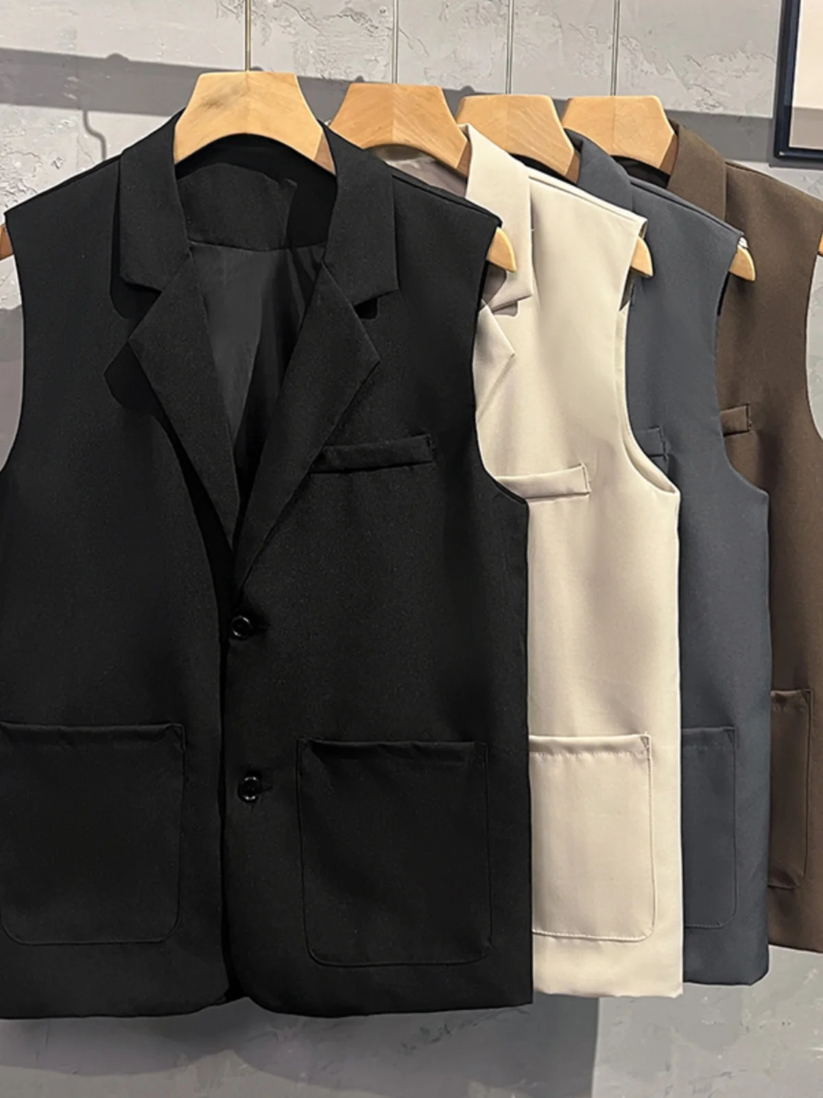 Advanced Mens Suit Vest Svel Trendy Haome oulder Pad Western Sle Casual Korean Sle Spring Autumn Outerwear
Advanced Mens Suit Vest Svel Trendy Haome oulder Pad Western Sle Casual Korean Sle Spring Autumn Outerwear