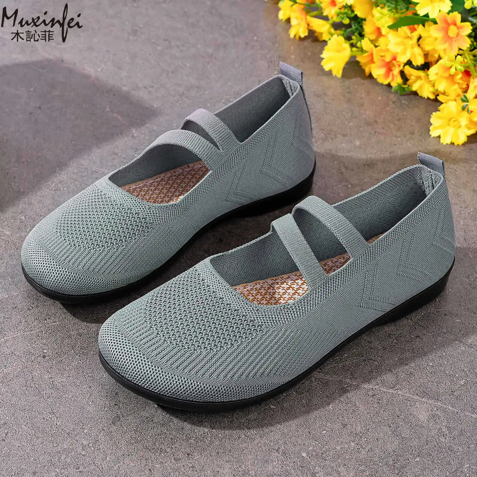 Sports Women's Shoes 2026 Summer New Mesh Breathable Lightweight Casual Walking Shoes Breathable Mom's Shoes
Sports Women's Shoes 2026 Summer New Mesh Breathable Lightweight Casual Walking Shoes Breathable Mom's Shoes