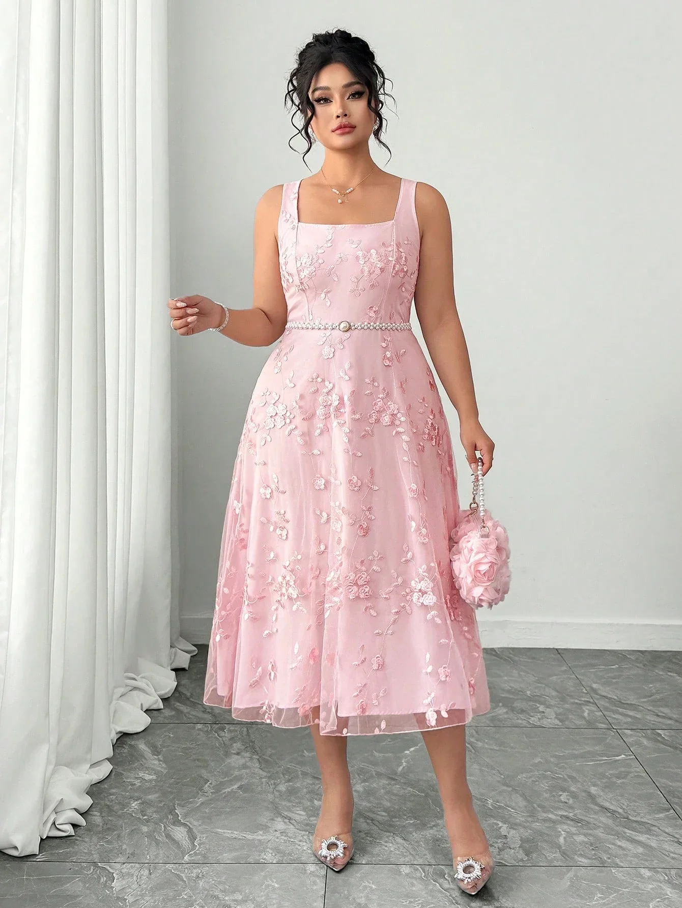 Romantic Elegant Sleeveless Square Neck Floral Embroidery Midi Dress
Romantic Elegant Sleeveless Square Neck Floral Embroidery Midi Dress