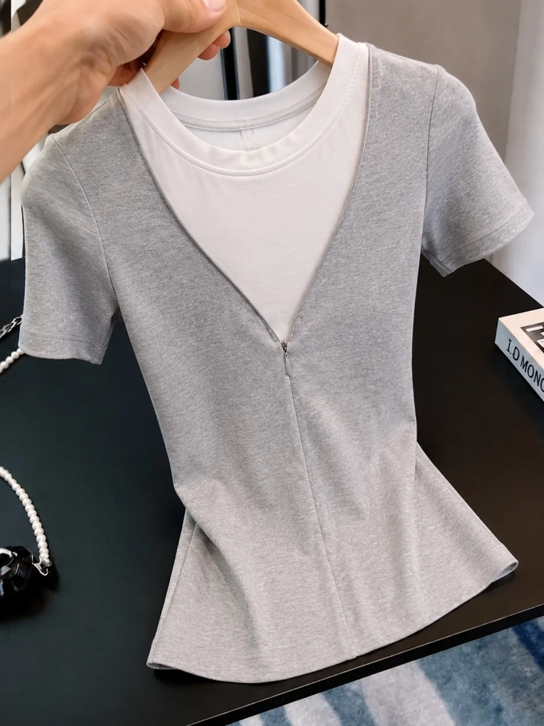 Design Sensation Color Block Slim Fit Short Sleeve T-Shirt round Neck Beautiful Fashionable Summer Top Casual Style Big Size
Design Sensation Color Block Slim Fit Short Sleeve T-Shirt round Neck Beautiful Fashionable Summer Top Casual Style Big Size