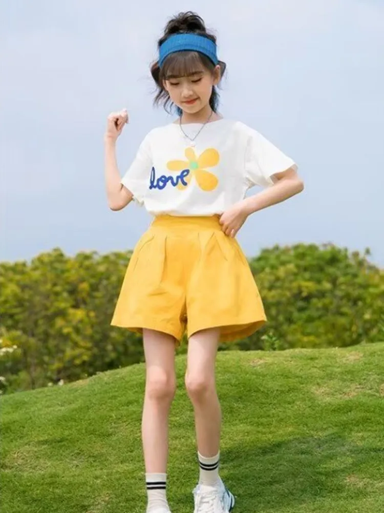 High Quality Girls Summer Set Children's Internet Celebrity Fashion Girl Summer Short Sleeved T-shirt And Shorts Two-piece Set
High Quality Girls Summer Set Children's Internet Celebrity Fashion Girl Summer Short Sleeved T-shirt And Shorts Two-piece Set