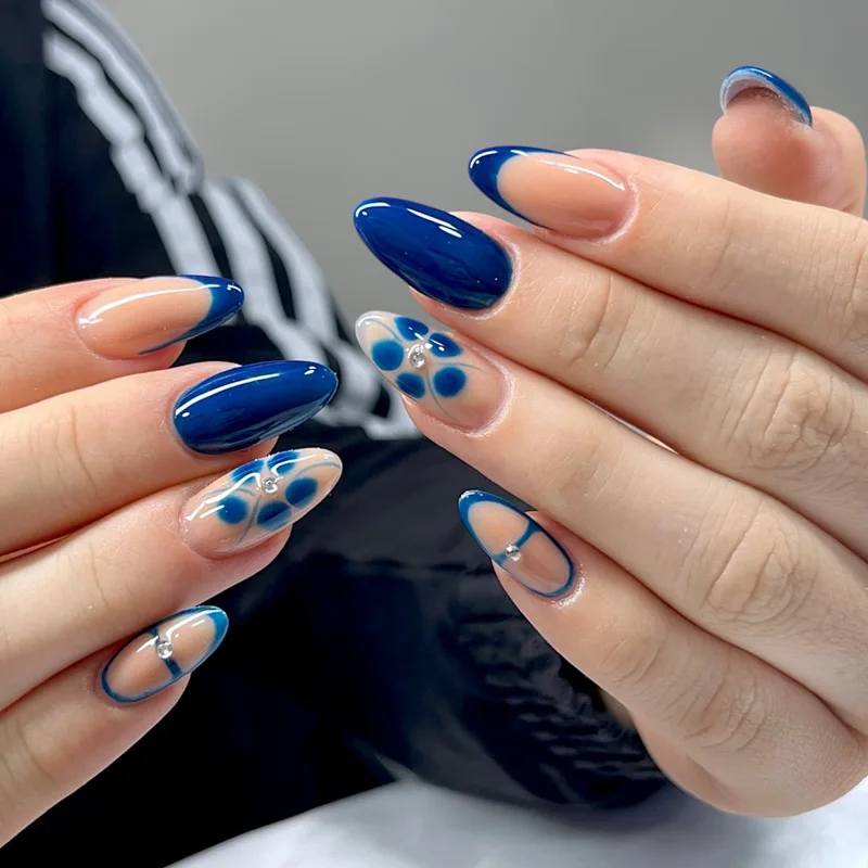 24pcs Wearable Press on Nails Sets French Blue Almond False Nail Art with Flower Design Round Head Rhinestone Fake Nail Finished
24pcs Wearable Press on Nails Sets French Blue Almond False Nail Art with Flower Design Round Head Rhinestone Fake Nail Finished