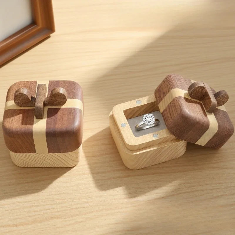 Коробка для колец из цельного дерева, коробки для хранения обручальных колец, мини-женские органайзеры для ювелирных изделий, портативная эстетичная витрина для ювелирных изделий
Коробка для колец из цельного дерева, коробки для хранения обручальных колец, мини-женские органайзеры для ювелирных изделий, портативная эстетичная витрина для ювелирных изделий