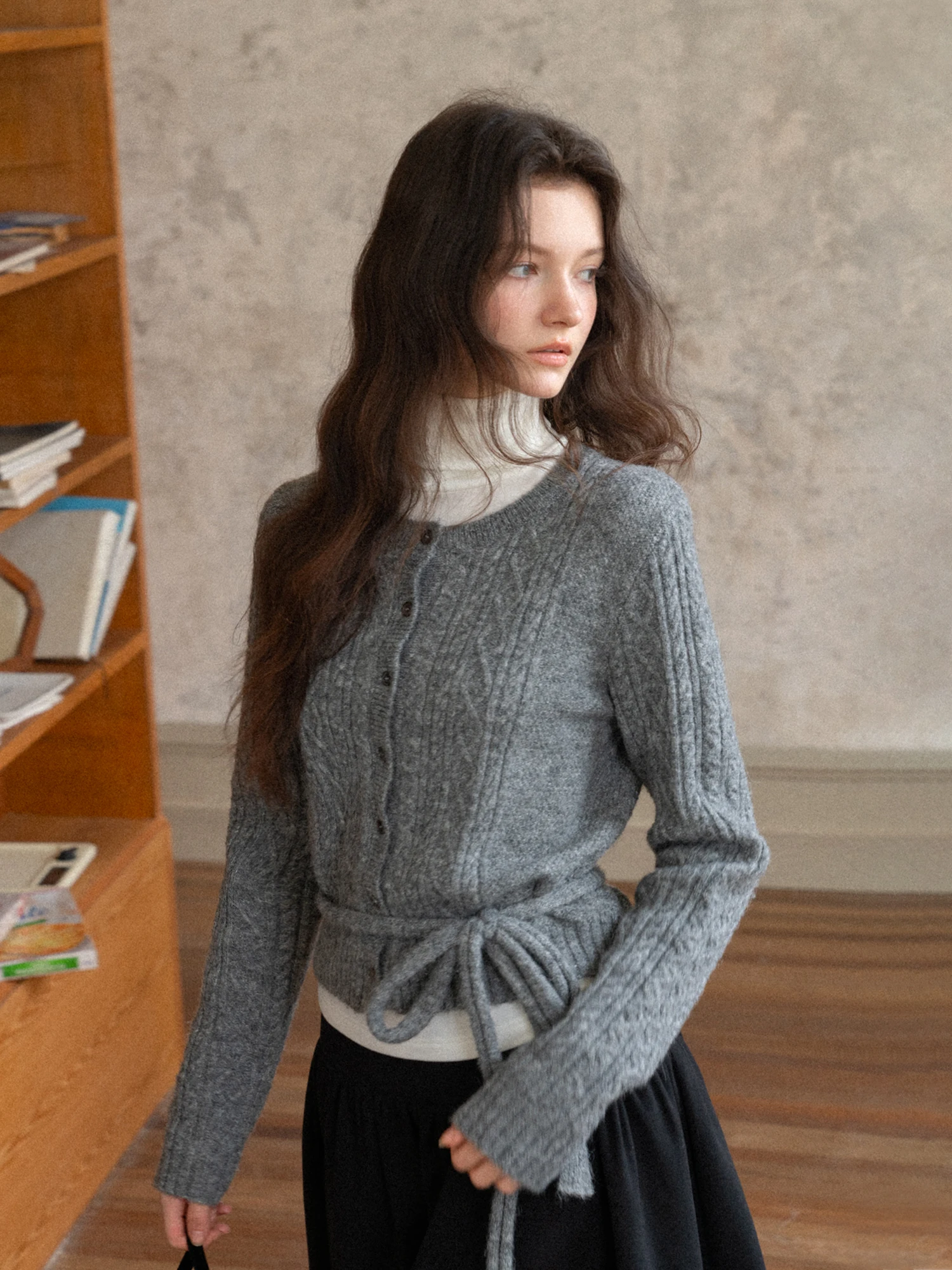 Gray round Neck Knitted Open Cardigan Women's Slim Fit Twist Design Sensation Soft Polyester Fiber Long Sleeve Daily Wear
Gray round Neck Knitted Open Cardigan Women's Slim Fit Twist Design Sensation Soft Polyester Fiber Long Sleeve Daily Wear