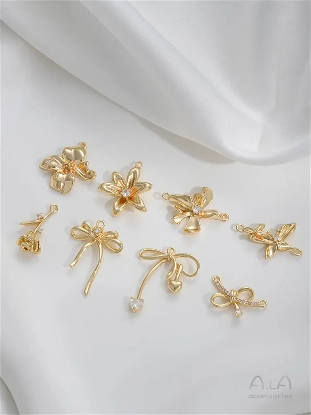 14K Gold-Color Roses, Bow Pendants, Flowers, Single Hanging, Double Hanging, DIY Handmade Materials, Jewelry, Accessories B373
14K Gold-Color Roses, Bow Pendants, Flowers, Single Hanging, Double Hanging, DIY Handmade Materials, Jewelry, Accessories B373
