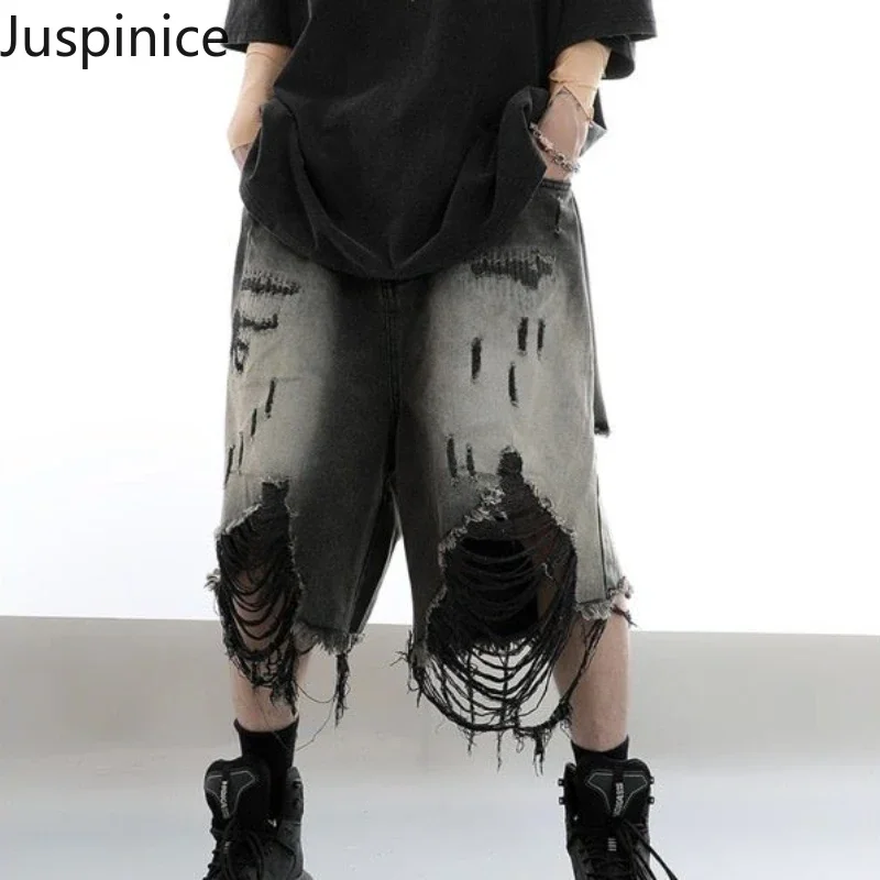 Весенне-летние рваные серые усыпанные джинсы пять четвертей, мужские свободные повседневные шорты High Street, мужская одежда
Весенне-летние рваные серые усыпанные джинсы пять четвертей, мужские свободные повседневные шорты High Street, мужская одежда