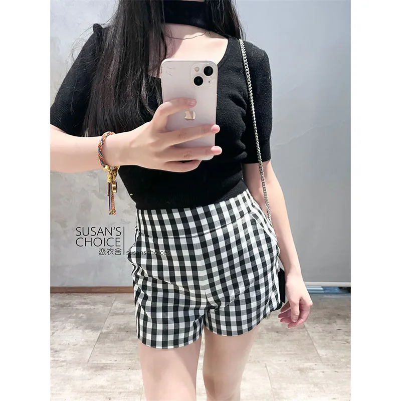 Модные шорты Susan Fashion с высокой талией в клетку, универсальные, для повседневной носки, новинка ранней весны, ретро-стиль, черно-белые клетчатые шорты
Модные шорты Susan Fashion с высокой талией в клетку, универсальные, для повседневной носки, новинка ранней весны, ретро-стиль, черно-белые клетчатые шорты