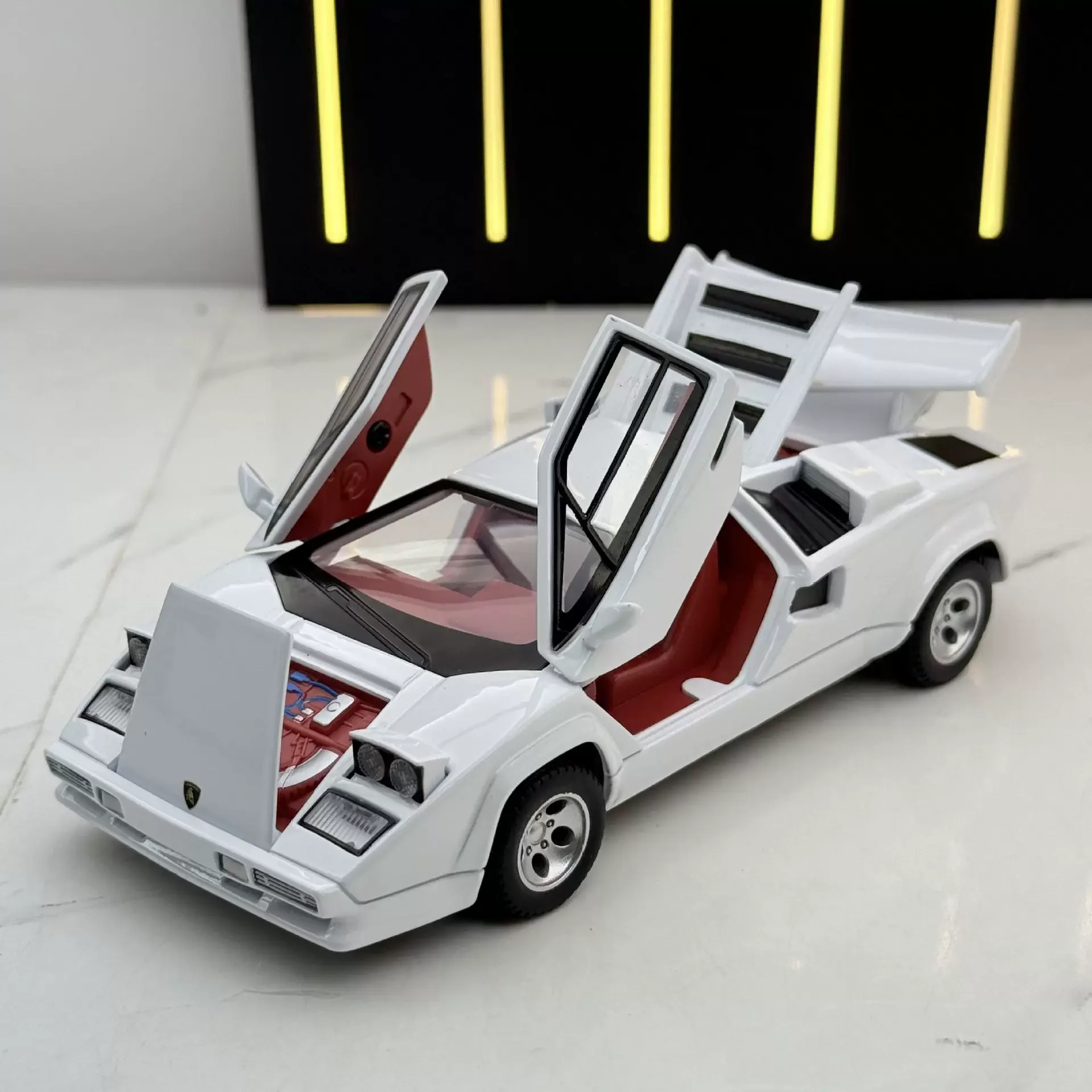 1:32 Countach LP500S Sports Car Toys Diecast Alloy Miniature Model Sound Light Pull Back Vehices Adult Boy Gifts
1:32 Countach LP500S Sports Car Toys Diecast Alloy Miniature Model Sound Light Pull Back Vehices Adult Boy Gifts