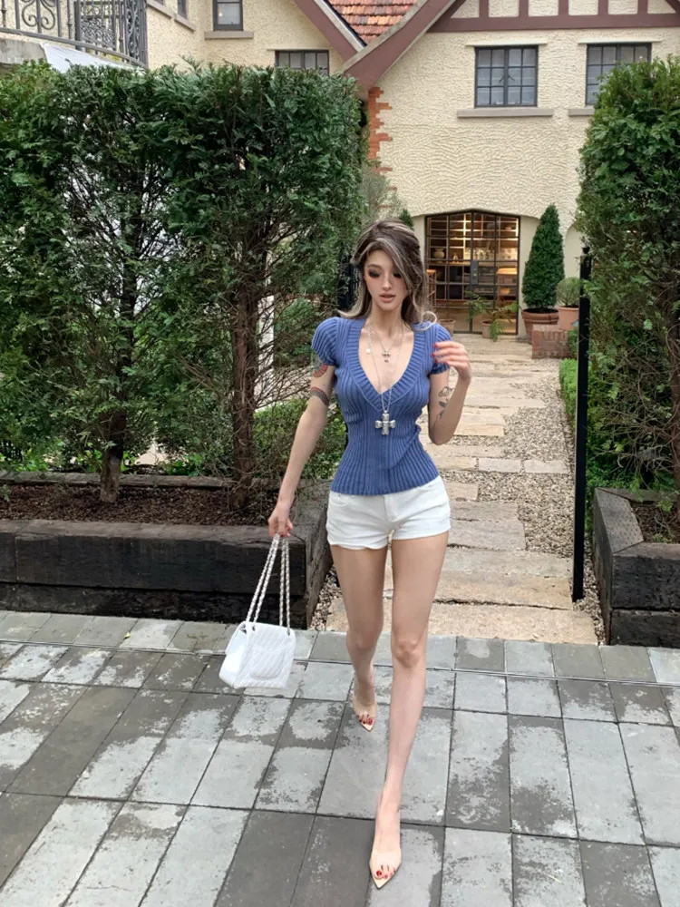 Low Waist Ultra Short Women's Shorts Summer 2026 New Style Leg Lengthening Invisible Light Cotton Stretch Denim Hot Pants
Low Waist Ultra Short Women's Shorts Summer 2026 New Style Leg Lengthening Invisible Light Cotton Stretch Denim Hot Pants