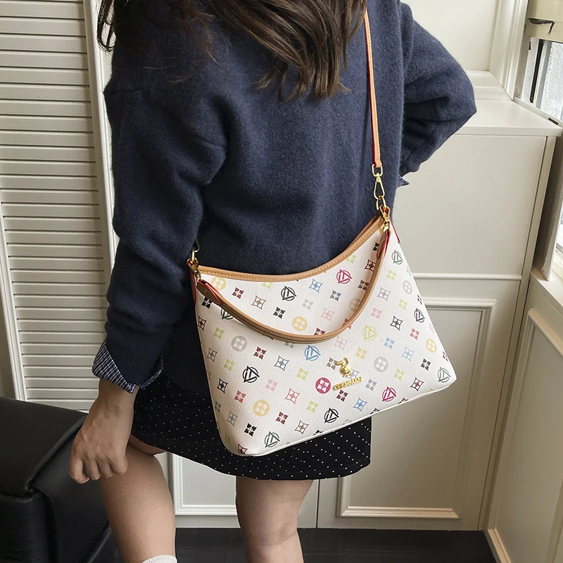 Classic Designer Clutch Bag For Women With Vintage Style High-End Leather And Trendy Messenger Inspired Capacity
Classic Designer Clutch Bag For Women With Vintage Style High-End Leather And Trendy Messenger Inspired Capacity