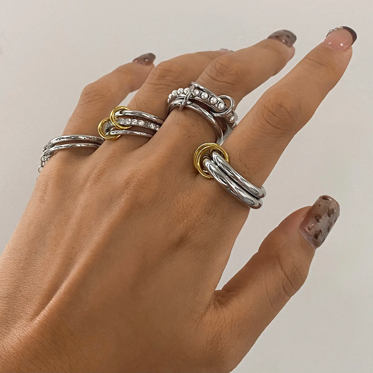Vintage Chunky Multi-Layered Pearl Cubic Zirconia Ring Premium Stainless Steel Jewelry INS Style Bold Design for Women
Vintage Chunky Multi-Layered Pearl Cubic Zirconia Ring Premium Stainless Steel Jewelry INS Style Bold Design for Women