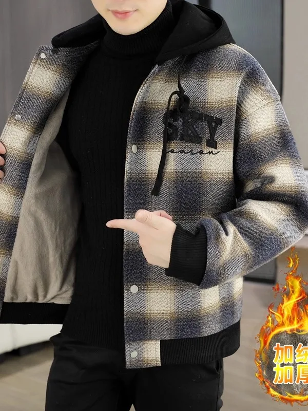 Новая мужская куртка в клетку с капюшоном 2025 года, осенне-зимняя, утепленная, повседневная, свободного кроя, из полиэстера, нейлона и композитного волокна
Новая мужская куртка в клетку с капюшоном 2025 года, осенне-зимняя, утепленная, повседневная, свободного кроя, из полиэстера, нейлона и композитного волокна
