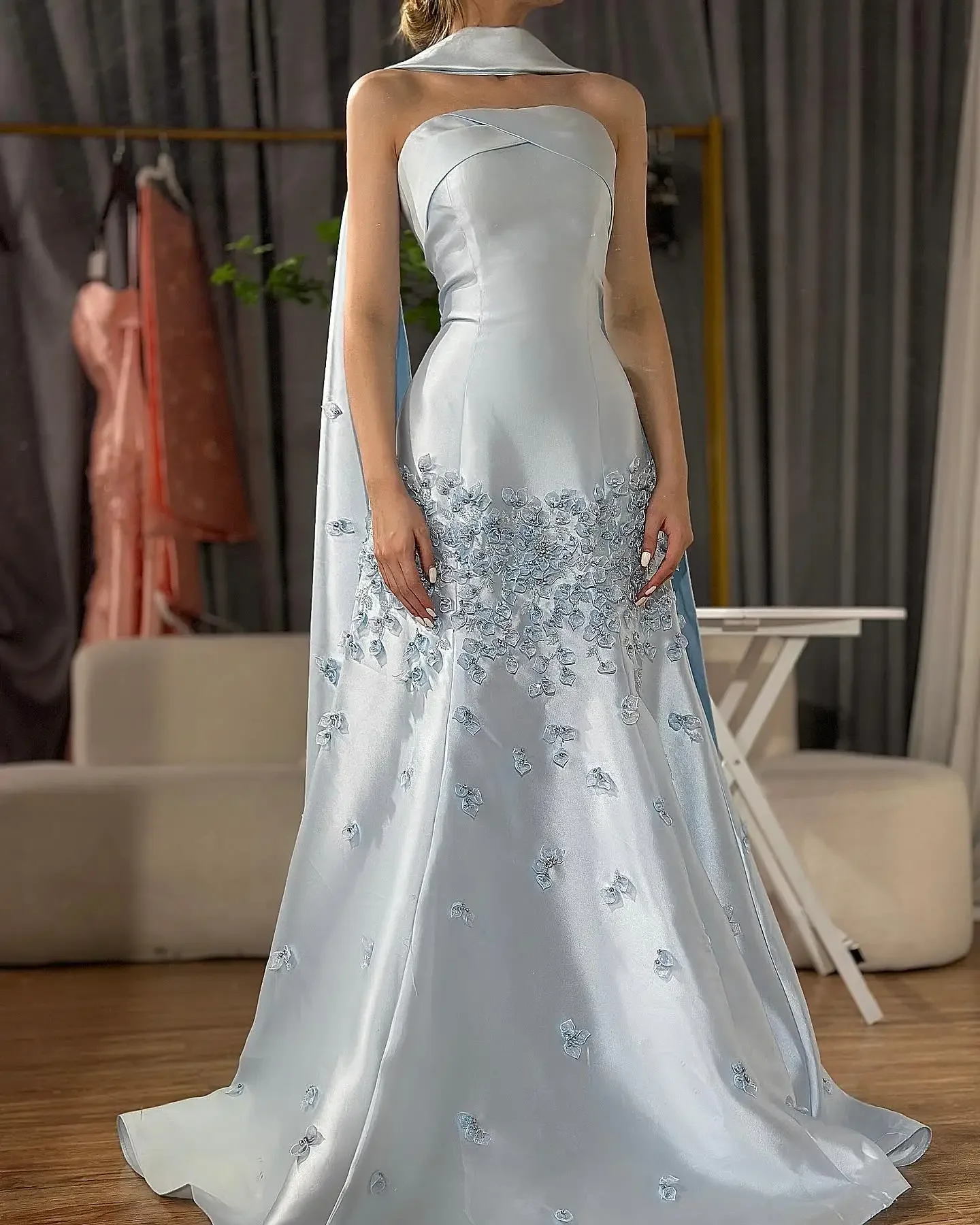 Customized Exquisite Satin A-Line Crystal Flowers Ribbons Evening Dress Delicate Sleeveless Strapless Bespoke Occasion Gowns
Customized Exquisite Satin A-Line Crystal Flowers Ribbons Evening Dress Delicate Sleeveless Strapless Bespoke Occasion Gowns