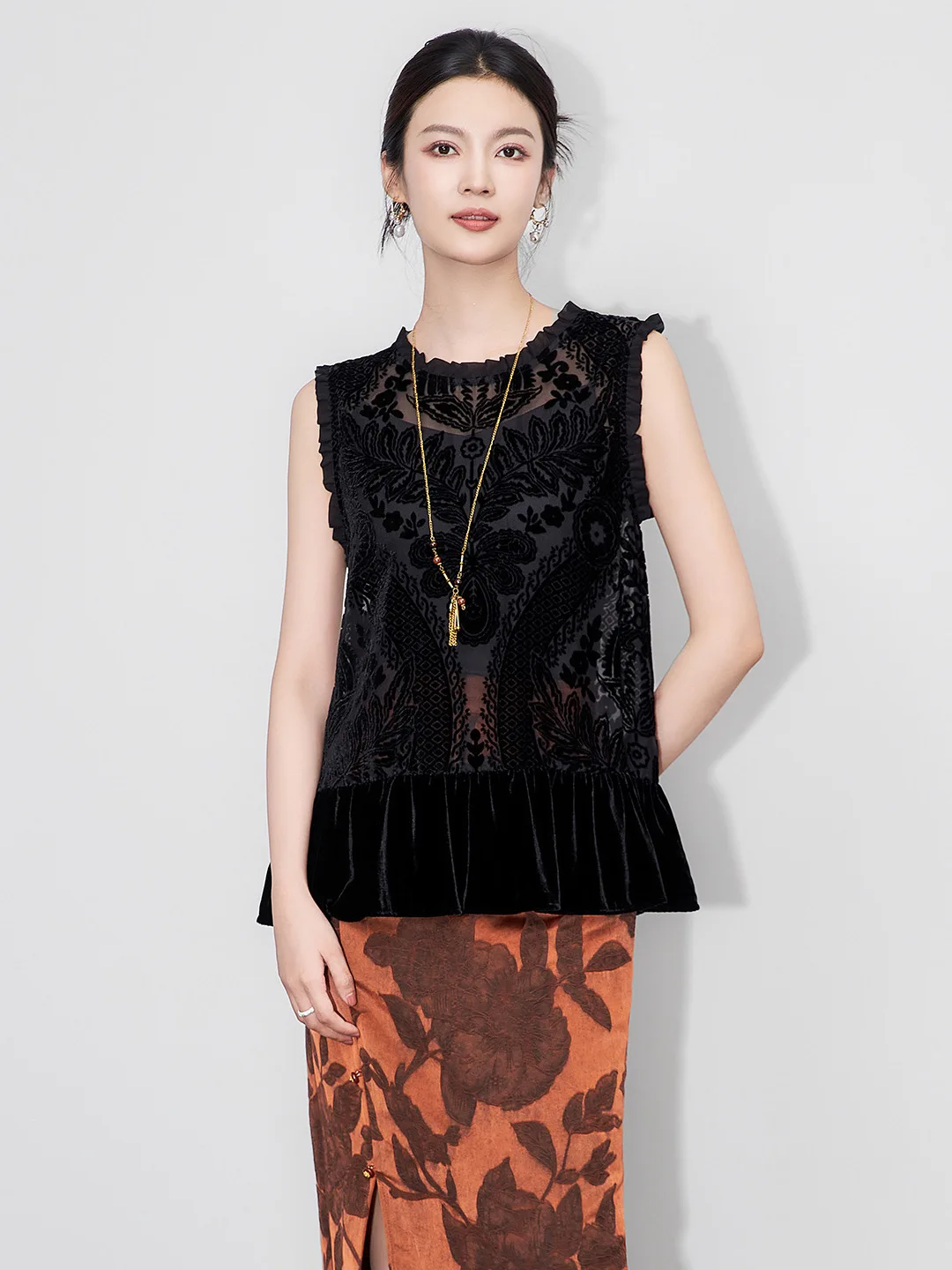 Autumn New Sle Light Mature Velvet Flower Burning Wood Ear Vest Top Women's round Ne Svel Small irt Versatile
Autumn New Sle Light Mature Velvet Flower Burning Wood Ear Vest Top Women's round Ne Svel Small irt Versatile