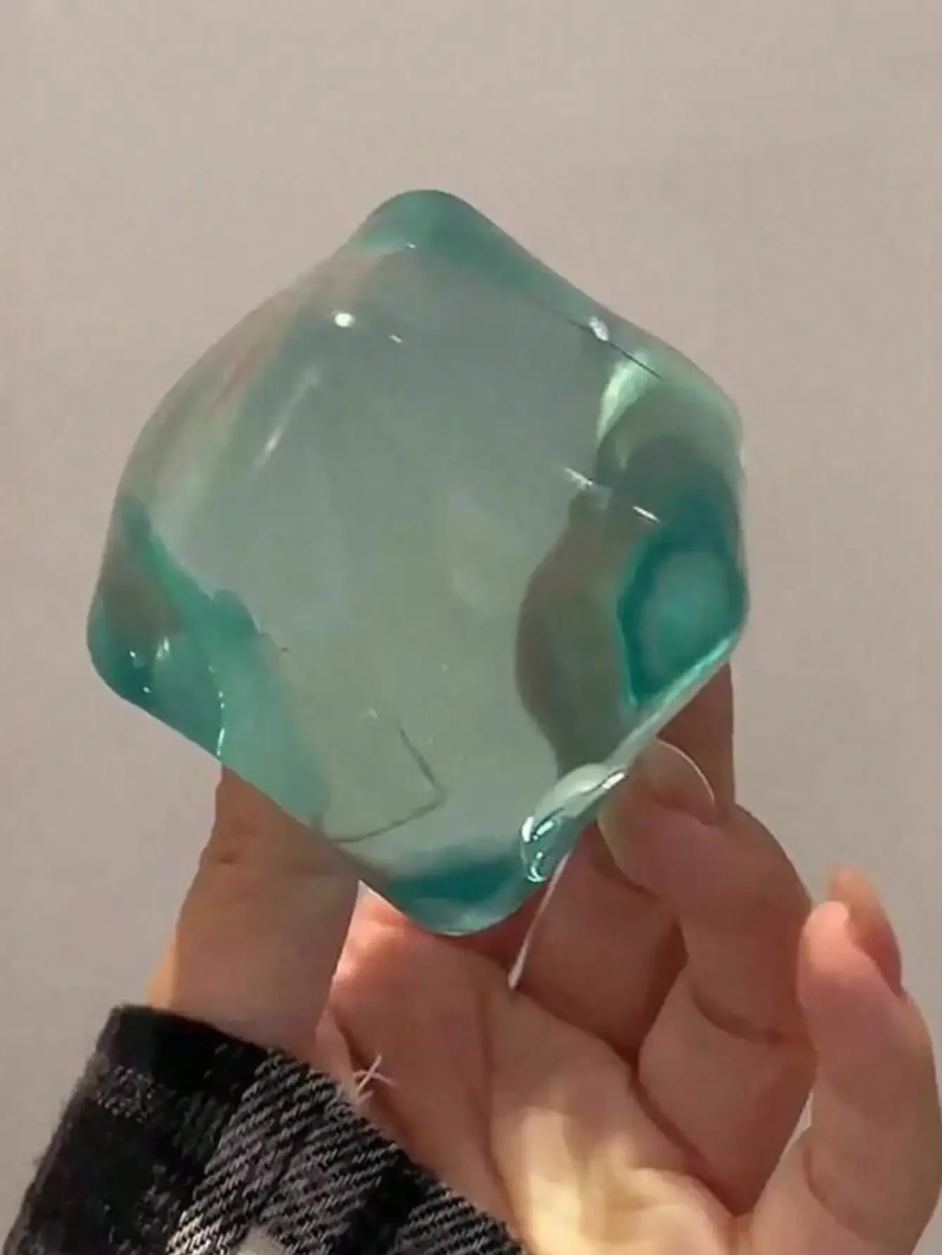 Sensory Squeeze Cube Toy - Stress Relief Squeeze Ball Is A Handheld Desktop Toy That Can Relieve Anxiety Anytime, Suitable For Teenagers, Outdoor And Office Stress Relief. It Is The Perfect Choice For Desktop Decor, University Rewards, Party Favors, And H
Sensory Squeeze Cube Toy - Stress Relief Squeeze Ball Is A Handheld Desktop Toy That Can Relieve Anxiety Anytime, Suitable For Teenagers, Outdoor And Office Stress Relief. It Is The Perfect Choice For Desktop Decor, University Rewards, Party Favors, And H