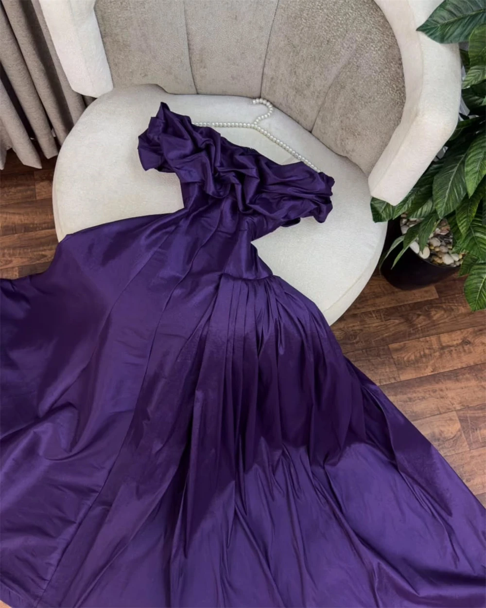 Customized Evening Dress Exquisite Purple Satin Strapless Off the Shoulder Short Sleeves Panel Train Special Occasion Gowns
Customized Evening Dress Exquisite Purple Satin Strapless Off the Shoulder Short Sleeves Panel Train Special Occasion Gowns