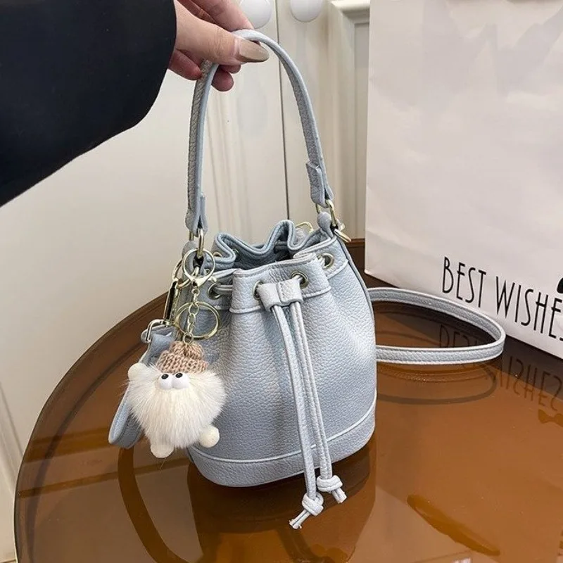 Современная женская сумка через плечо из искусственной кожи, кошелек через плечо для работы, свидания, повседневный наряд
Современная женская сумка через плечо из искусственной кожи, кошелек через плечо для работы, свидания, повседневный наряд