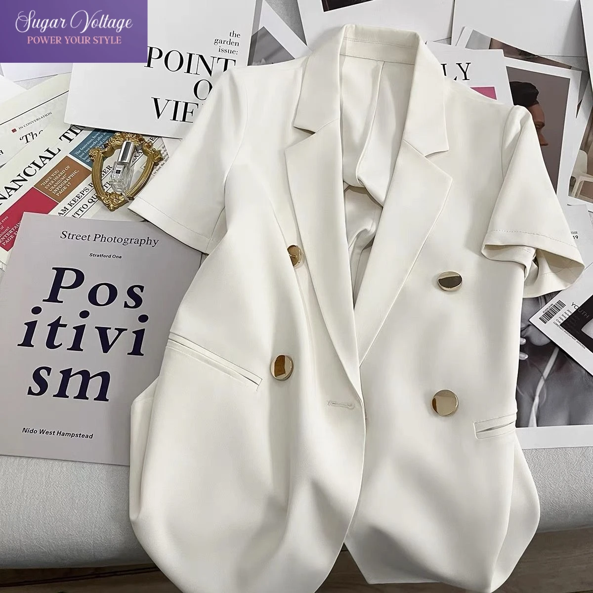 2025 Summer Short Sleeve Blazer Women Elegant British Lightweight Suit Jacket with Gold Buttons Chic Office Casual Outerwear 
2025 Summer Short Sleeve Blazer Women Elegant British Lightweight Suit Jacket with Gold Buttons Chic Office Casual Outerwear