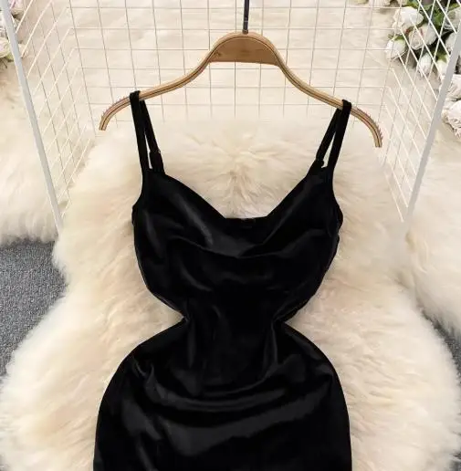Fashionable high-end slim fit mid length split velvet tight dress, new women's clothing for summer 2025
Fashionable high-end slim fit mid length split velvet tight dress, new women's clothing for summer 2025