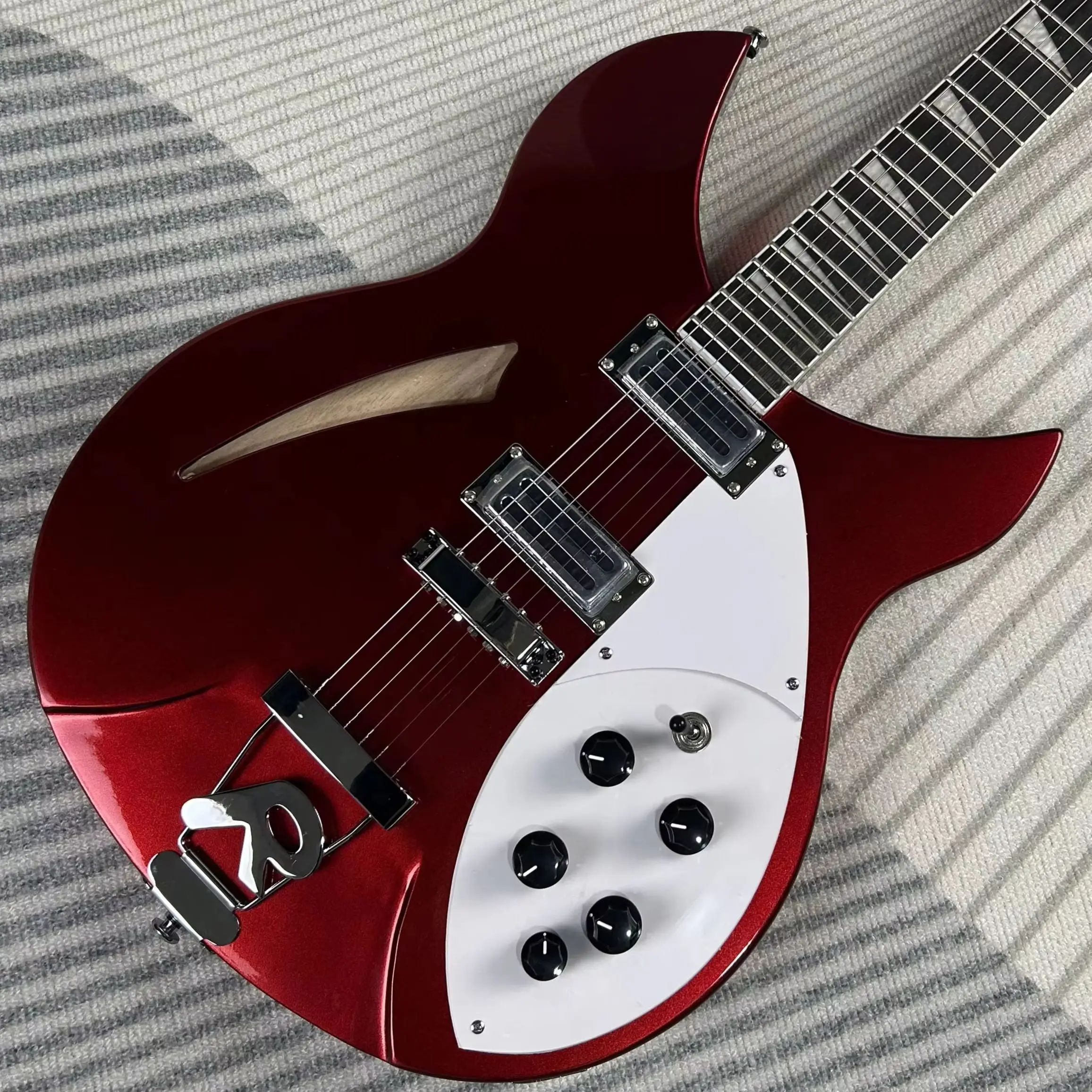 Hot Sale Rickenback 330 Model Electric Guitars Metallic Red Color R Tail Bridge Rosewood Fretboard
Hot Sale Rickenback 330 Model Electric Guitars Metallic Red Color R Tail Bridge Rosewood Fretboard