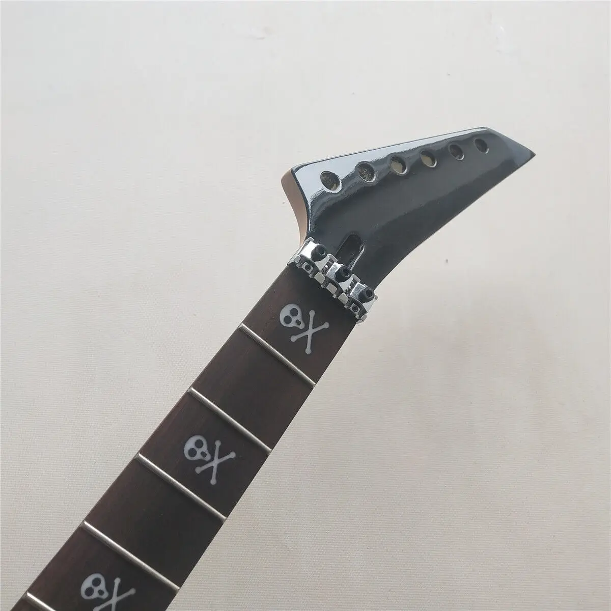 Beautiful Guitar Neck Jackson Style Maple Rosewood inlay 24 fret 25.5 parts New Replacement
Beautiful Guitar Neck Jackson Style Maple Rosewood inlay 24 fret 25.5 parts New Replacement