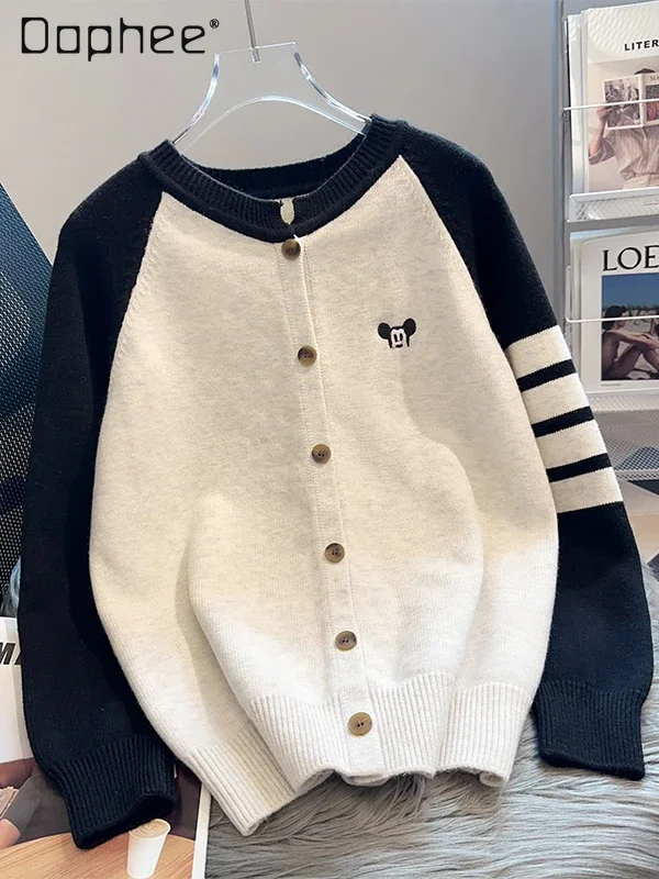 Cartoon Embroidery Single-breasted Women's Sweater Spring Autumn Outer Wear 2024 New Round Neck Long-sleeved Knitted Sweater Top
Cartoon Embroidery Single-breasted Women's Sweater Spring Autumn Outer Wear 2024 New Round Neck Long-sleeved Knitted Sweater Top