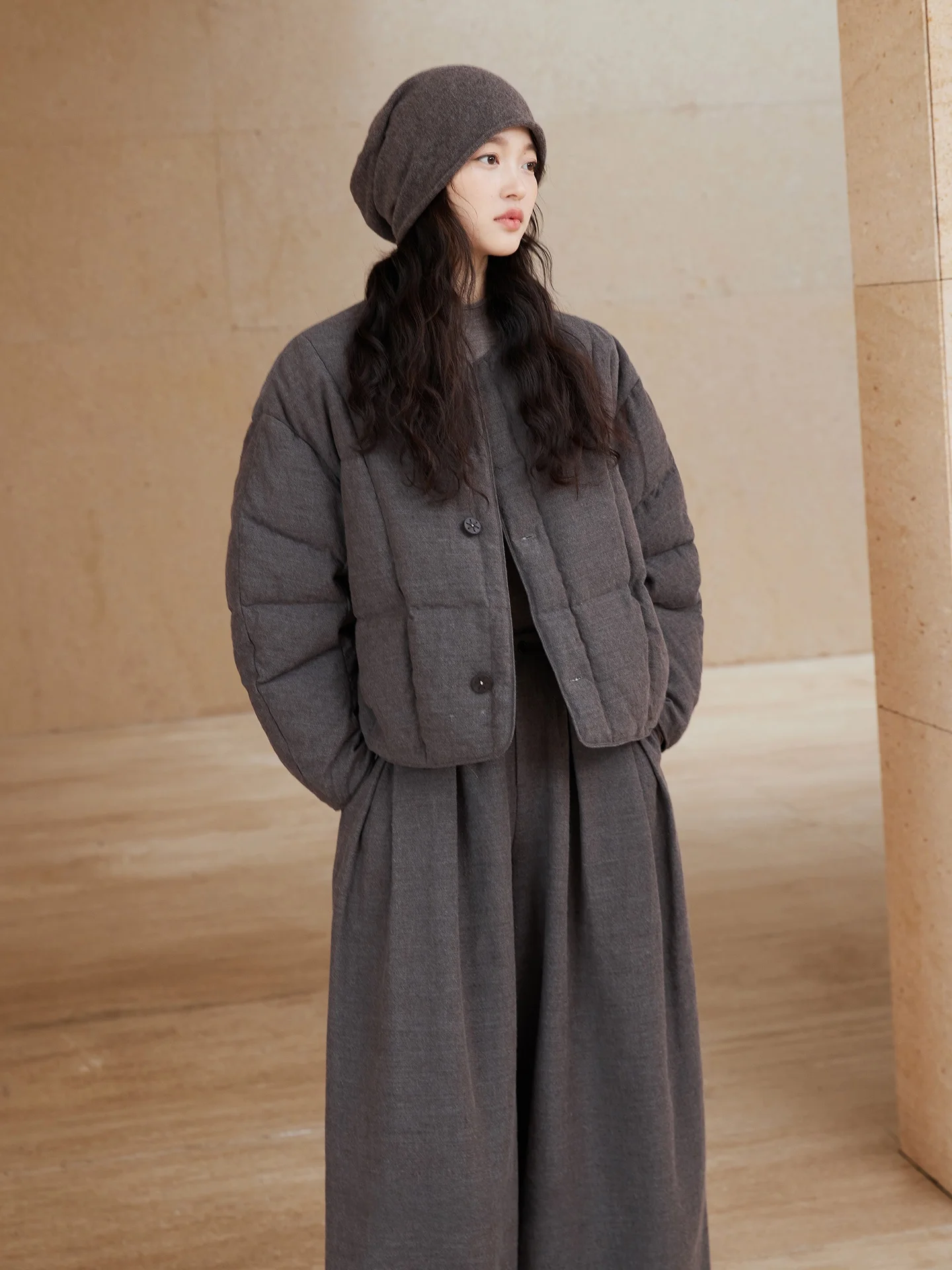 Льняные брюки с добавлением шерсти и пуха для женщин: повседневные, модные, на все сезоны, с длинными штанинами, подходят к пальто.
Льняные брюки с добавлением шерсти и пуха для женщин: повседневные, модные, на все сезоны, с длинными штанинами, подходят к пальто.