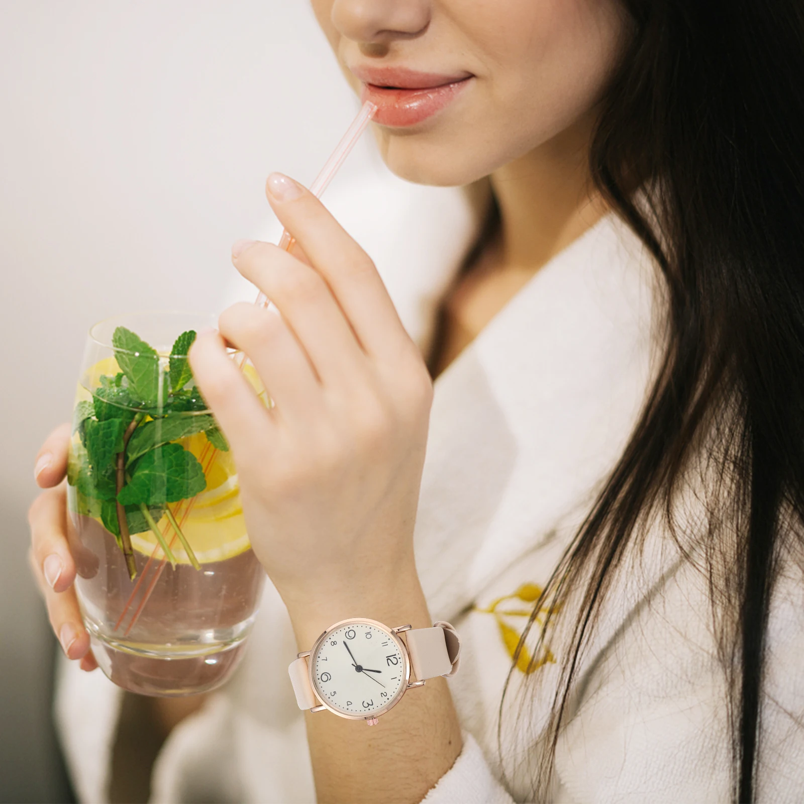 Women Wrist Watches Fashionable Mirror Glass Adjustable Strap Quartz Lady Watch For Daily Party School Gift Elegant Design
Women Wrist Watches Fashionable Mirror Glass Adjustable Strap Quartz Lady Watch For Daily Party School Gift Elegant Design