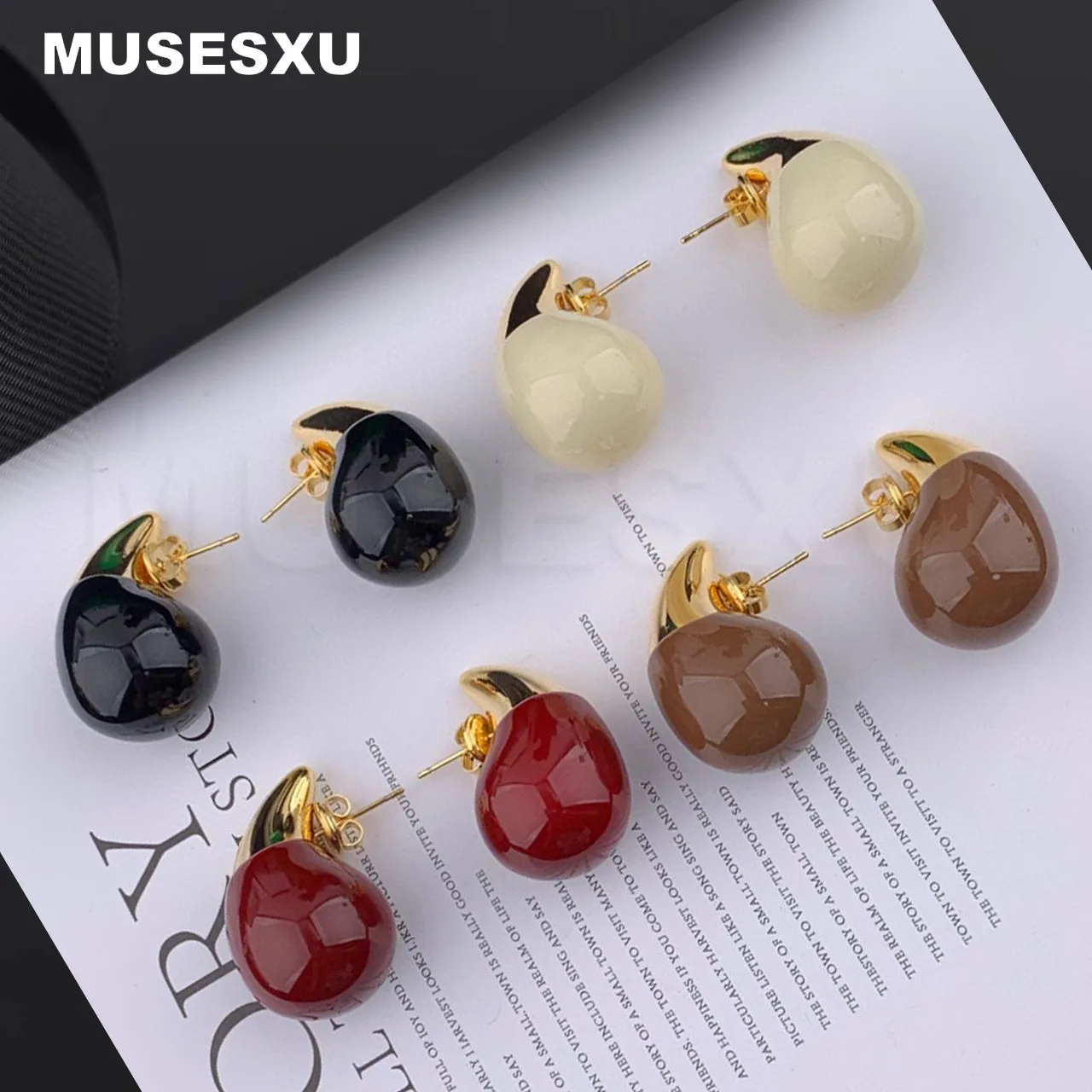 Jewelry & Accessories Classic Style Colorful Oil Dripping Crescent Shaped Earrings For Women's & Men's Party Gifts
Jewelry & Accessories Classic Style Colorful Oil Dripping Crescent Shaped Earrings For Women's & Men's Party Gifts