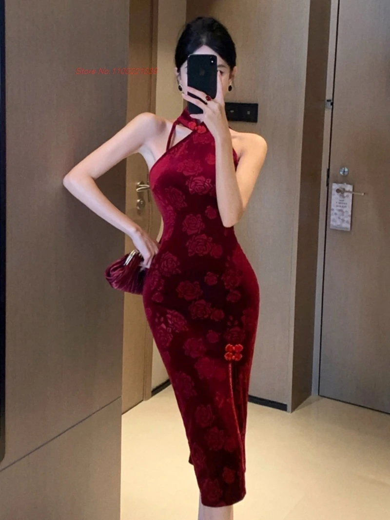 2025 chinese sexy cheongsam vintage sleeveless velvet qipao dress retro flower print evening party dress banquet nightclub dress
2025 chinese sexy cheongsam vintage sleeveless velvet qipao dress retro flower print evening party dress banquet nightclub dress