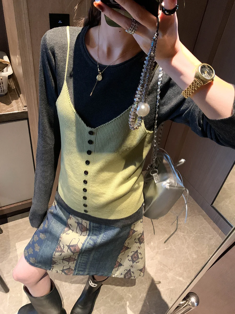 Spring women's casual solid color fake two-piece contrasting rolled edge round neck temperament slim knit sweater
Spring women's casual solid color fake two-piece contrasting rolled edge round neck temperament slim knit sweater