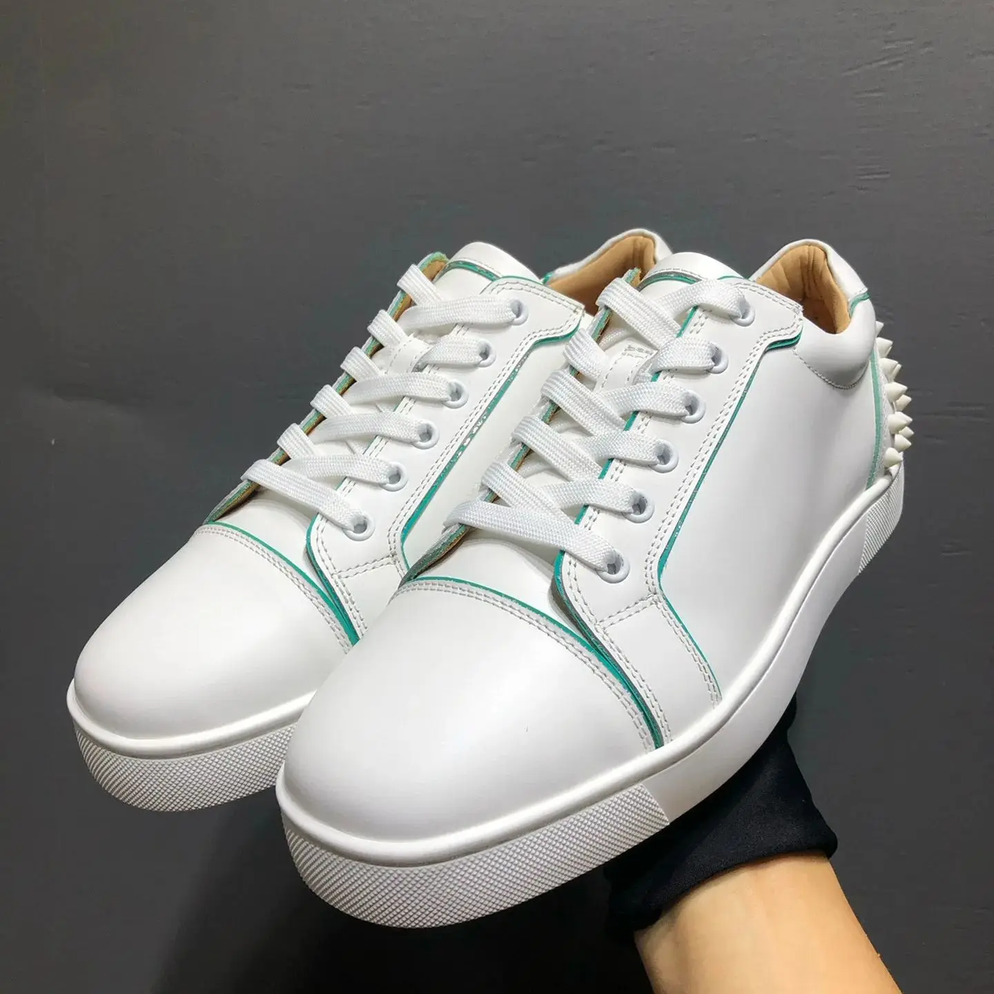 Luxury men's shoes White leather Rivet Heels Footwear buckle Lace Up red Bottom shoes For Men shoes boat shoes loafers plimsolls
Luxury men's shoes White leather Rivet Heels Footwear buckle Lace Up red Bottom shoes For Men shoes boat shoes loafers plimsolls