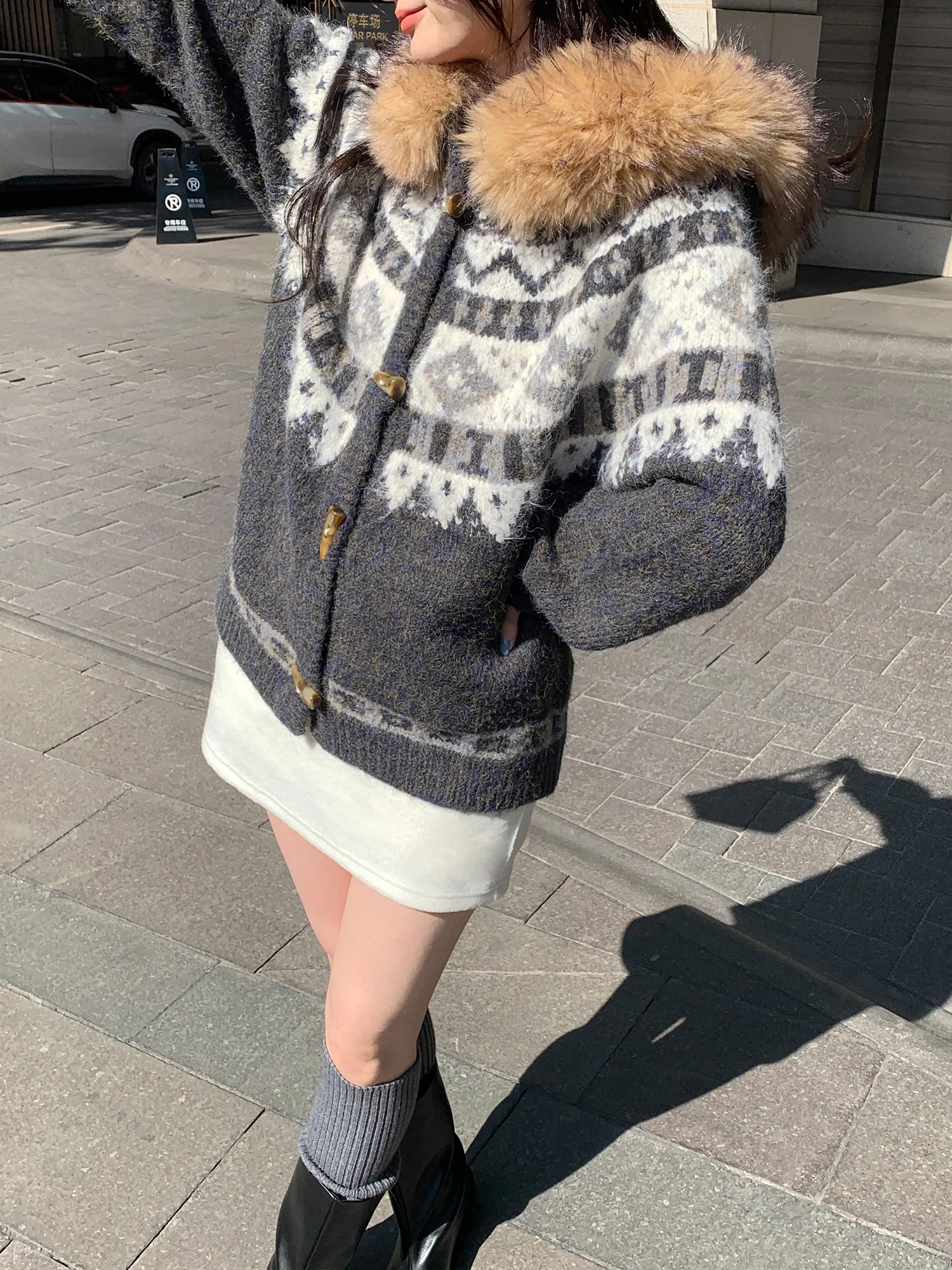 Stylish Women's Fair Isle Knit Sweater with Large Fur Collar Hooded Open Cardigan Coat Polyester Fiber Medium Thickness Geome...
Stylish Women's Fair Isle Knit Sweater with Large Fur Collar Hooded Open Cardigan Coat Polyester Fiber Medium Thickness Geome...