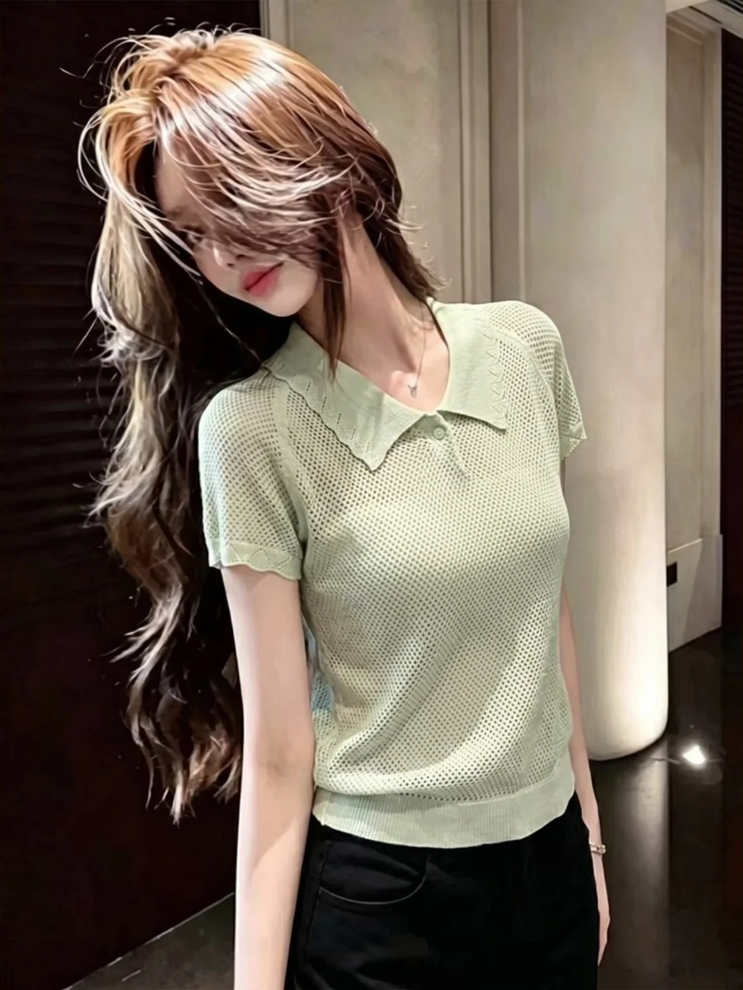 Summer 2026 Ice Silk Knitted Short Sleeve Neck Hollow out Fashionable Ageless Commute Design Sensation Women's Top
Summer 2026 Ice Silk Knitted Short Sleeve Neck Hollow out Fashionable Ageless Commute Design Sensation Women's Top