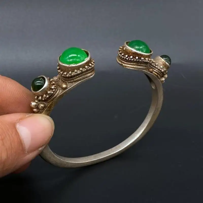 Chinese Handwork Tibet Silver & Green Jadeite Jade 4 Beads Old Vintage Bracelet
Chinese Handwork Tibet Silver & Green Jadeite Jade 4 Beads Old Vintage Bracelet
