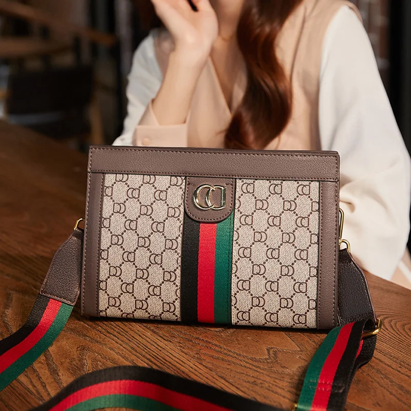2026 Trendy Chain Shoulder Bag Retro Textured Wide Strap Crossbody Square Bag for Women
2026 Trendy Chain Shoulder Bag Retro Textured Wide Strap Crossbody Square Bag for Women
