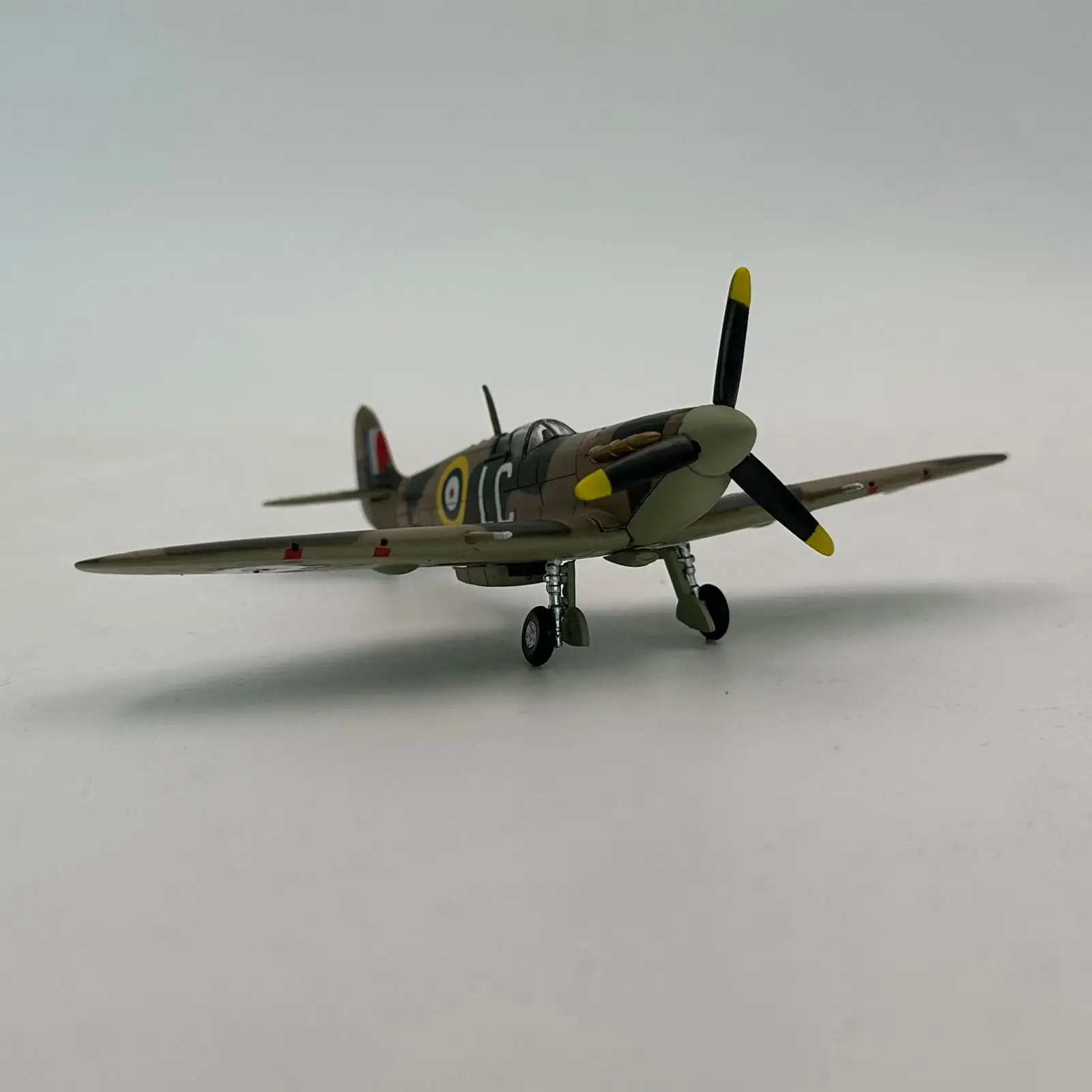 Модель самолета Spitfire в масштабе 1/72, многофункциональный авиационный сувенир, модель самолета ВВС Великобритании
Модель самолета Spitfire в масштабе 1/72, многофункциональный авиационный сувенир, модель самолета ВВС Великобритании