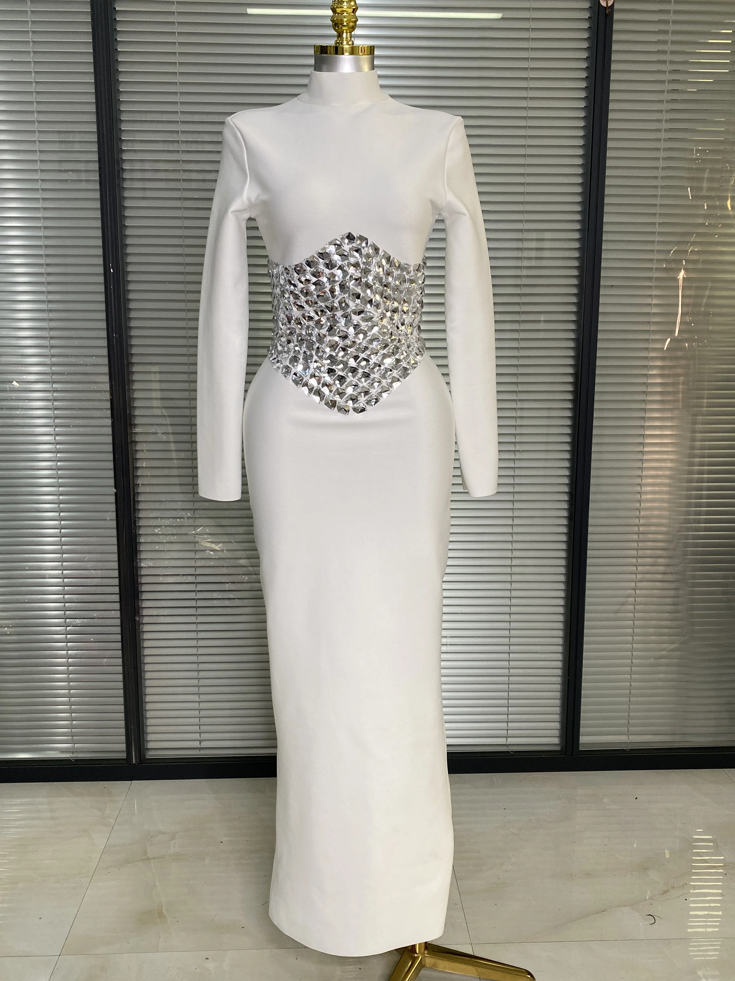 Luxury Sparkly Diamonds Women Sexy Long Sleeve White Maxi Bandage Celebrity Birthday Dress Party Outfit Prom Gowns Vestidos
Luxury Sparkly Diamonds Women Sexy Long Sleeve White Maxi Bandage Celebrity Birthday Dress Party Outfit Prom Gowns Vestidos