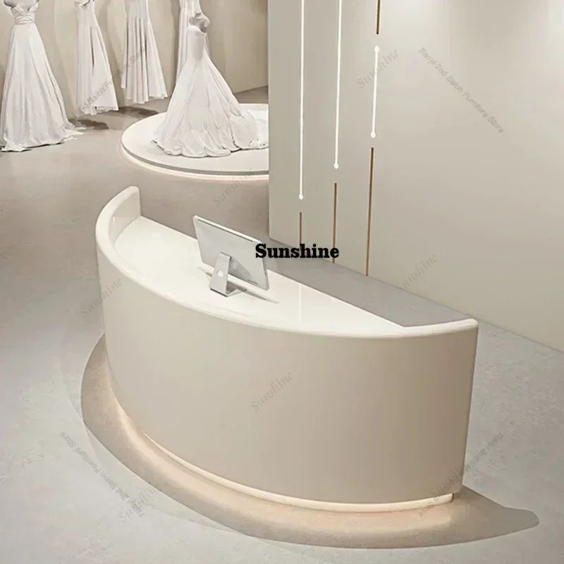 Оригинальные стойки регистрации в итальянском стиле Салон красоты Маникюрный салон Стойки регистрации Магазин одежды Офисная мебель ReceptieYY
Оригинальные стойки регистрации в итальянском стиле Салон красоты Маникюрный салон Стойки регистрации Магазин одежды Офисная мебель ReceptieYY