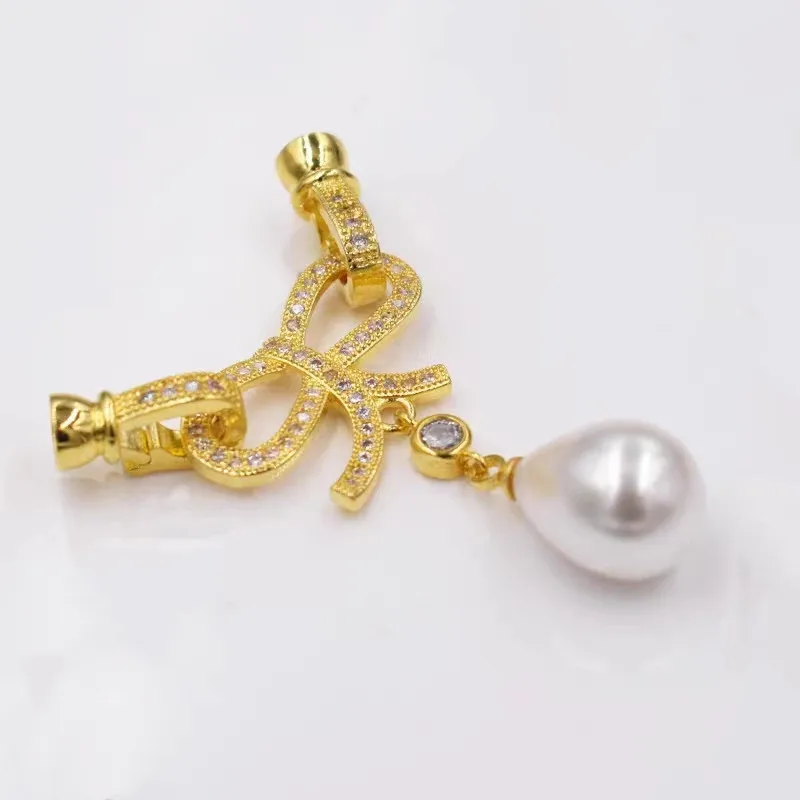 Wholesale 18k Gold-plated Hasp with Zircon Butterfly and Pearl for Handmade DIY Necklace Accessories
Wholesale 18k Gold-plated Hasp with Zircon Butterfly and Pearl for Handmade DIY Necklace Accessories
