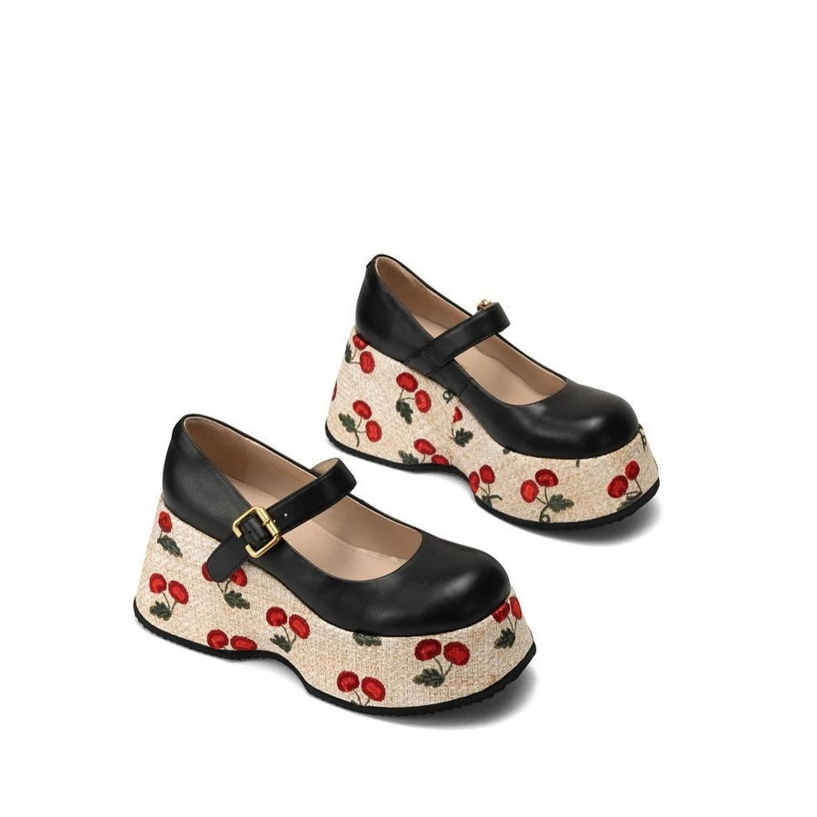 In the spring of 2026, the new embroidery stitching word with shallow mouth female Mary Jane shoes
In the spring of 2026, the new embroidery stitching word with shallow mouth female Mary Jane shoes