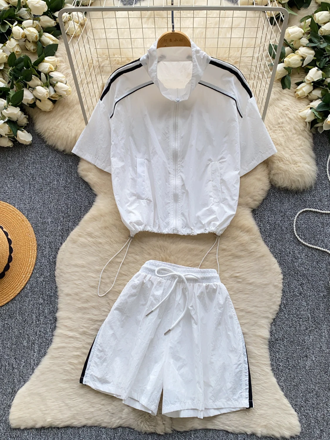 Ladies Summer Slimming High Waist Short Shorts Set White Line Pattern Casual Fashion Two Piece Suit Comfortable Breathable
Ladies Summer Slimming High Waist Short Shorts Set White Line Pattern Casual Fashion Two Piece Suit Comfortable Breathable