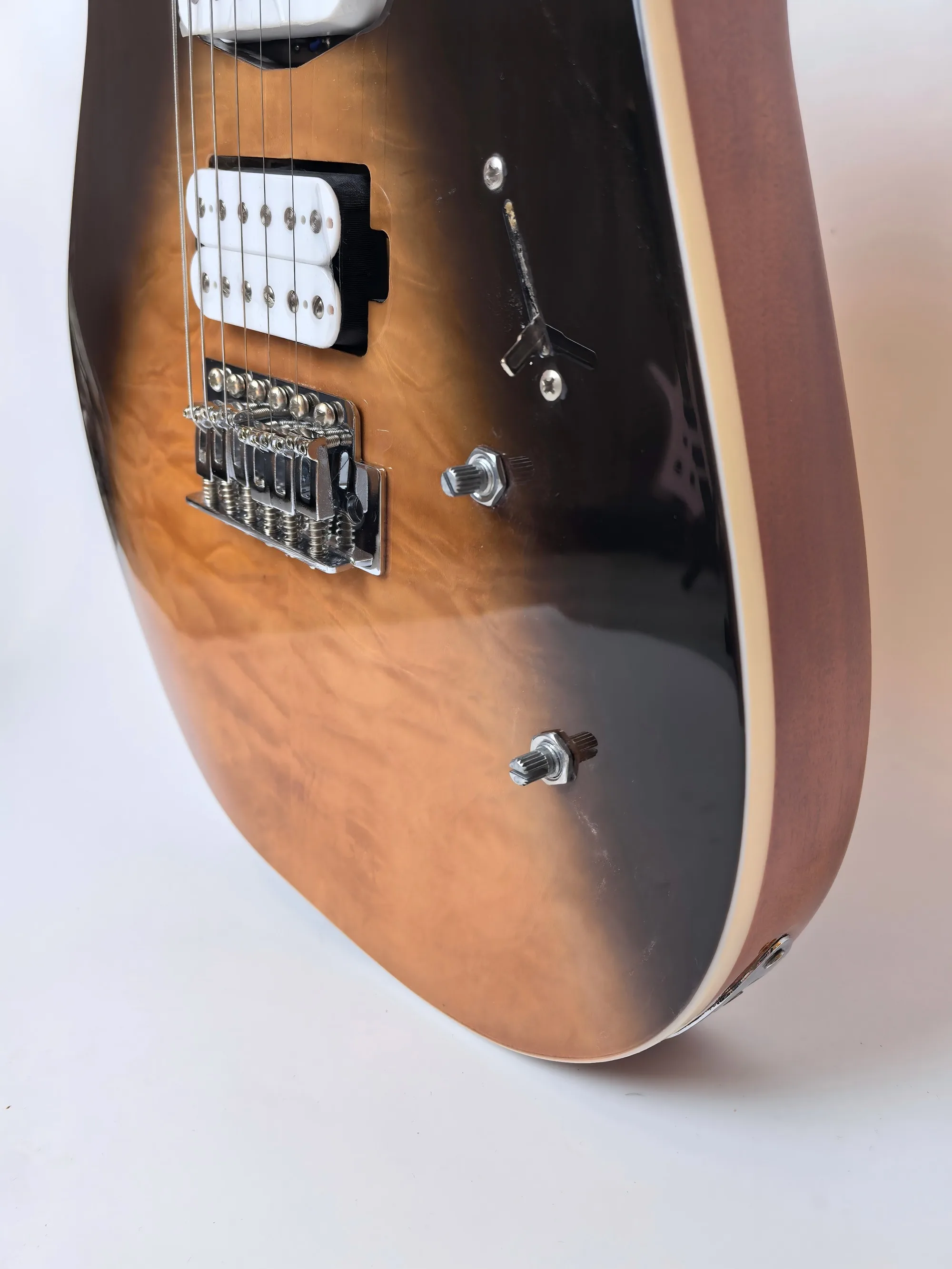 Accepted for customization, direct sale by the manufacturer, 24 grades peachwood 6 string electric guitar, in stock
Accepted for customization, direct sale by the manufacturer, 24 grades peachwood 6 string electric guitar, in stock