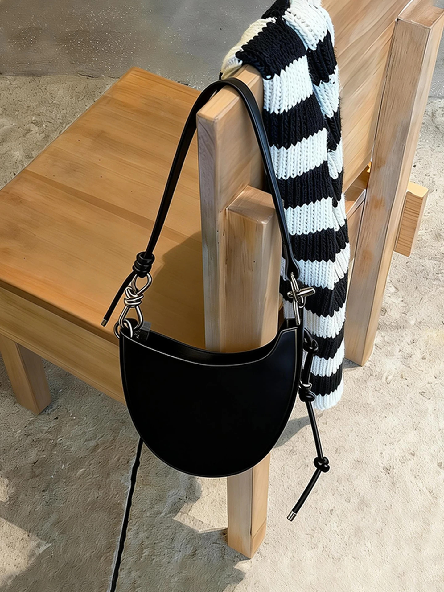 Black Versatile Ladies Crossbody Bag 2026 New Style High-End Lightweight Luxury Single Shoulder Saddle Bag Fashionable And St...
Black Versatile Ladies Crossbody Bag 2026 New Style High-End Lightweight Luxury Single Shoulder Saddle Bag Fashionable And St...