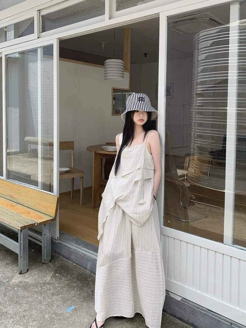 Retro Striped A-Line Skirt And Tank Top Set Women's Summer Fashion Loose Fit Two-Piece Ensemble High Waist Tassel Detail
Retro Striped A-Line Skirt And Tank Top Set Women's Summer Fashion Loose Fit Two-Piece Ensemble High Waist Tassel Detail