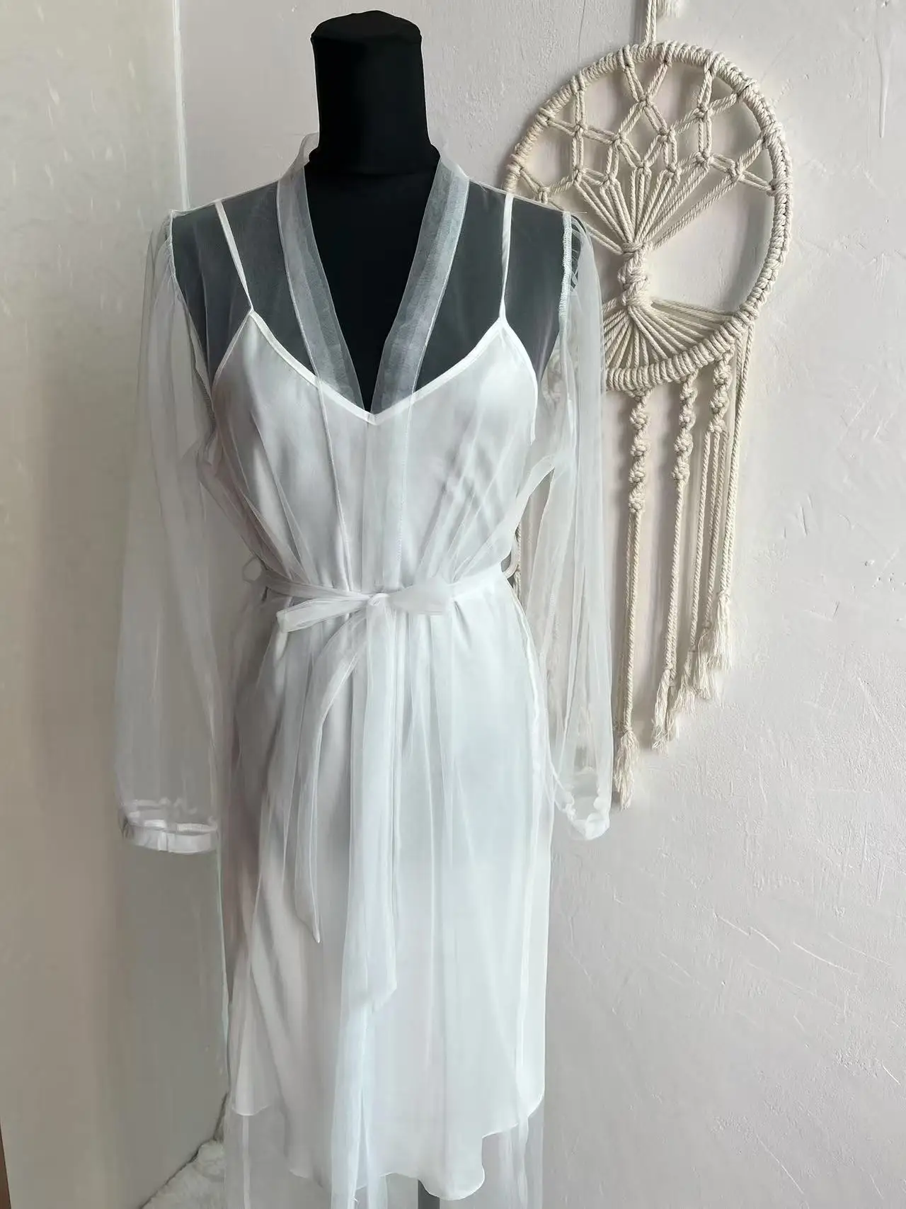 Soft Tulle Bride Robe and Slip Ankle Length Robe White Transparent Mesh Long Gown Wedding Bride Gift Wifey Honeymoon Party Robes
Soft Tulle Bride Robe and Slip Ankle Length Robe White Transparent Mesh Long Gown Wedding Bride Gift Wifey Honeymoon Party Robes