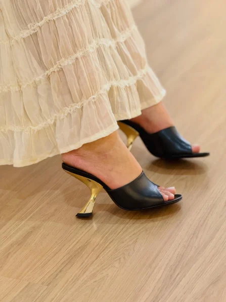 2026 Spring/Summer New French Retro Square Toe High Heels Strange Heel Casual Comfortable Slip-on Mules For Women
2026 Spring/Summer New French Retro Square Toe High Heels Strange Heel Casual Comfortable Slip-on Mules For Women