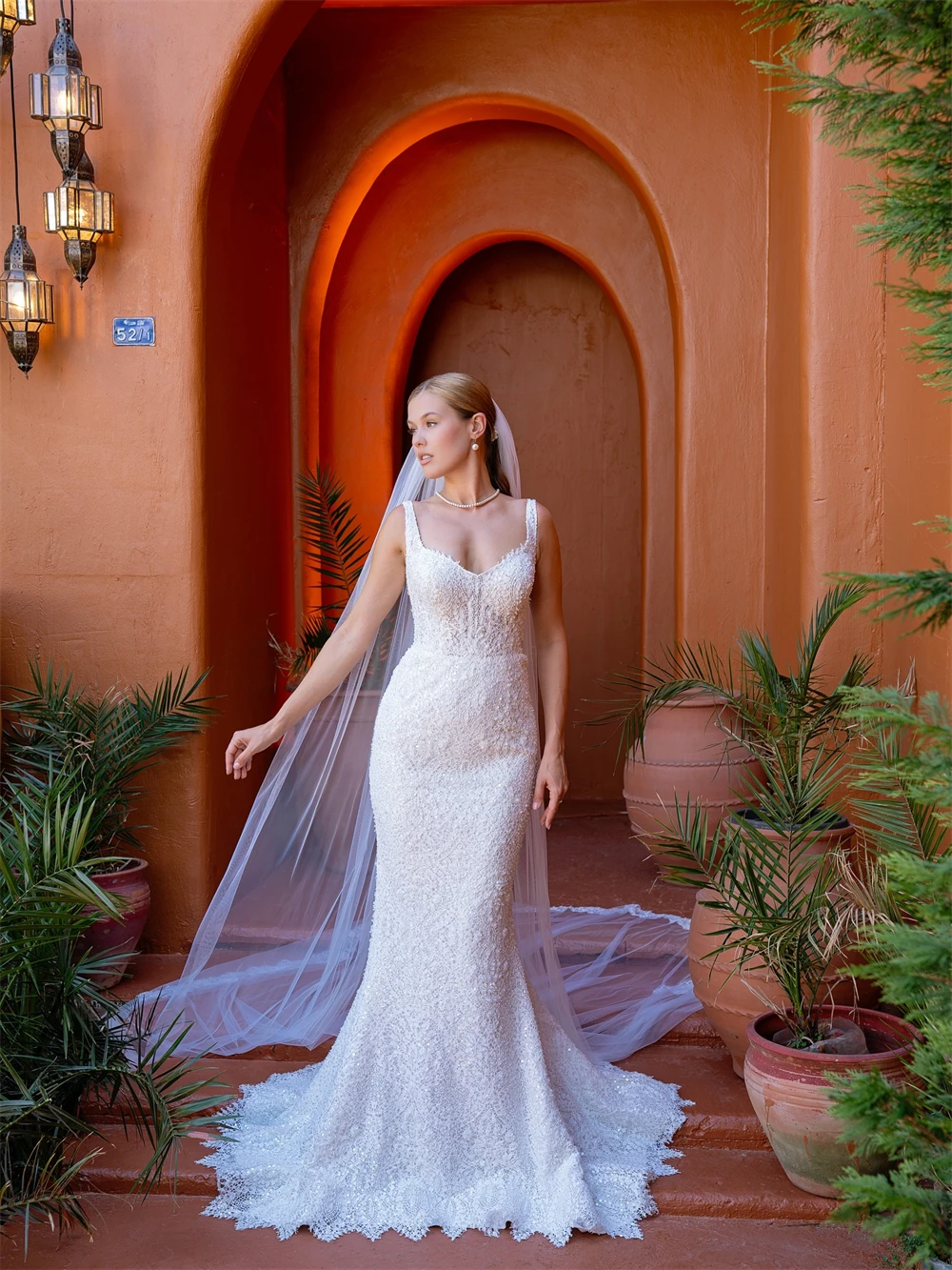 Customized Elegant White Lace Bridal Gowns Formal Sweetheart Sleeveless Wedding Dress Classic Mermaid Sweep Train Robe de mariée
Customized Elegant White Lace Bridal Gowns Formal Sweetheart Sleeveless Wedding Dress Classic Mermaid Sweep Train Robe de mariée