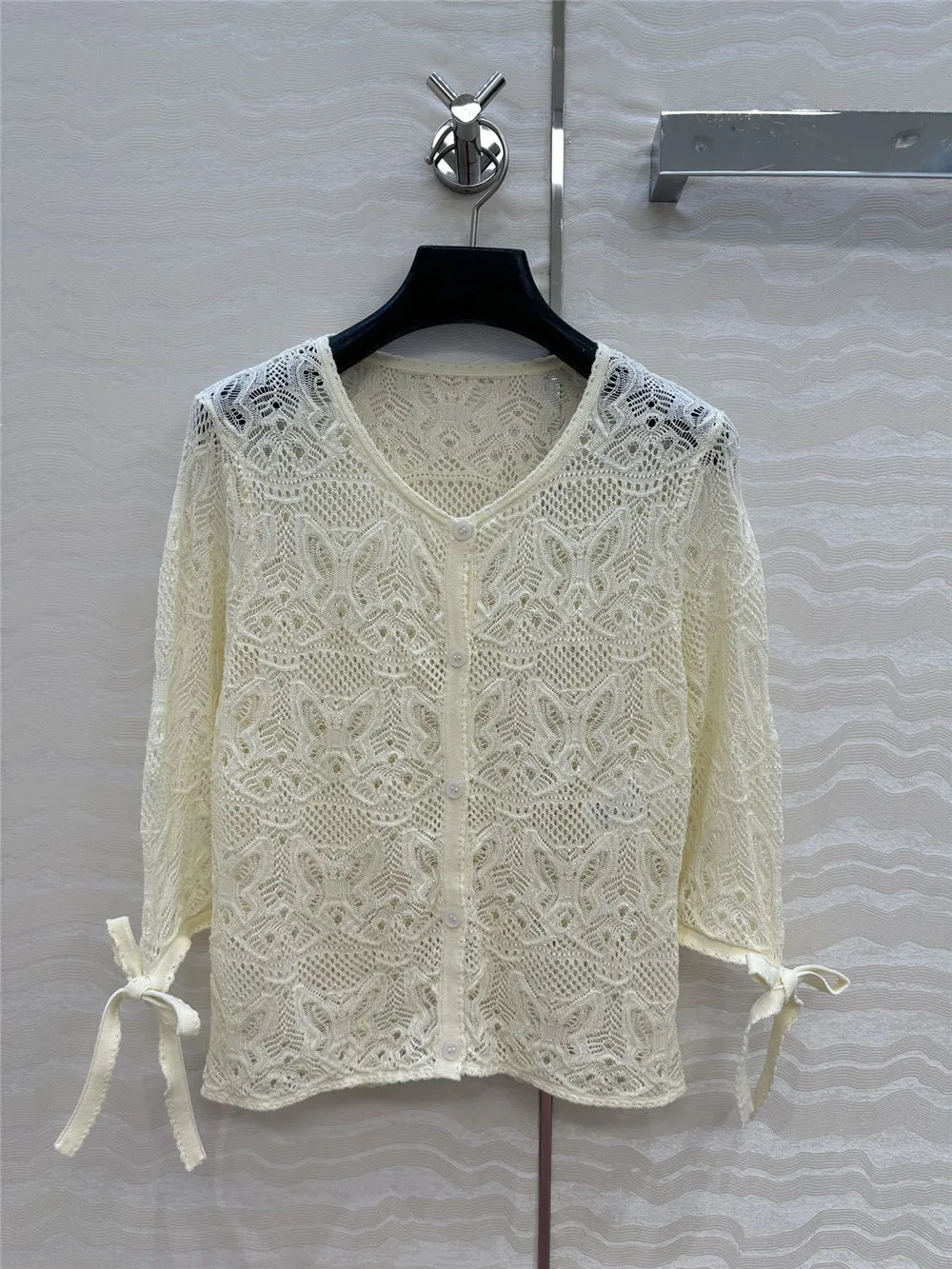 25 Spring/Summer New Round Necked bele Hollow Knitted Cardigan Top+Casual Versatile Women's Tank Top Two Piece Set
25 Spring/Summer New Round Necked bele Hollow Knitted Cardigan Top+Casual Versatile Women's Tank Top Two Piece Set